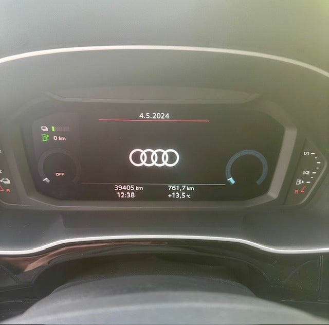 Audi Q3 45 TFSi e Attitude+ S-tr. Benzin aut. Automatgear
