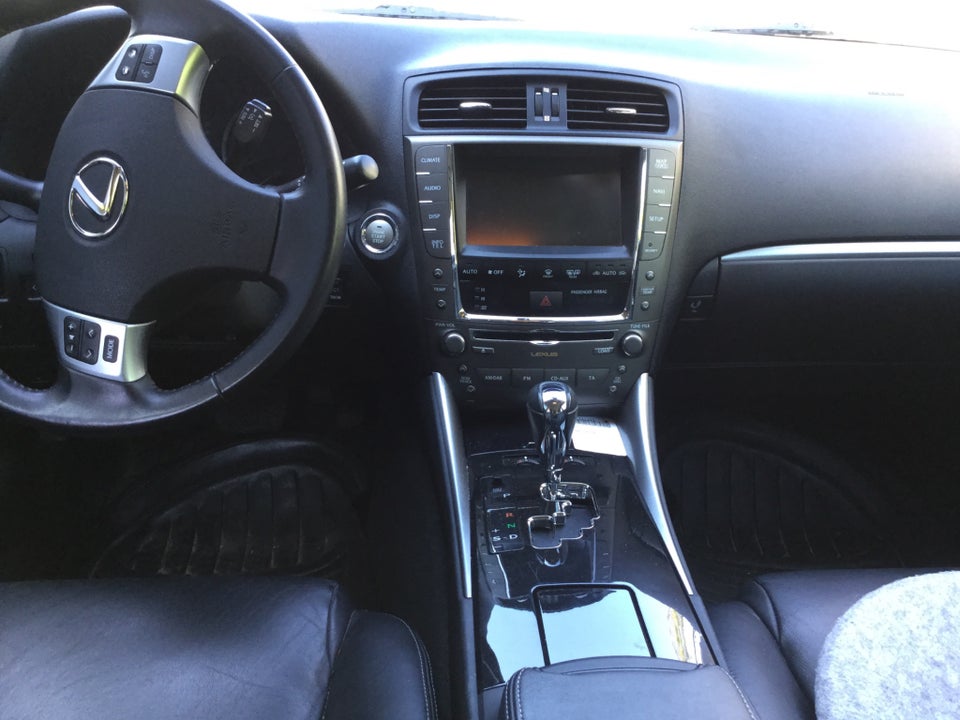 Lexus IS250 2,5 L2 aut. Benzin aut. Automatgear modelår 2011