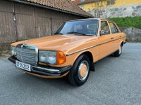 Mercedes 230 2,3 Benzin modelår 1977 km 88000 Orange ABS