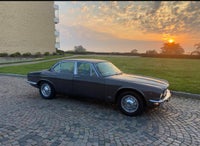 Jaguar XJ6 4,2 Benzin modelår 1973 km 141000 Brun service ok