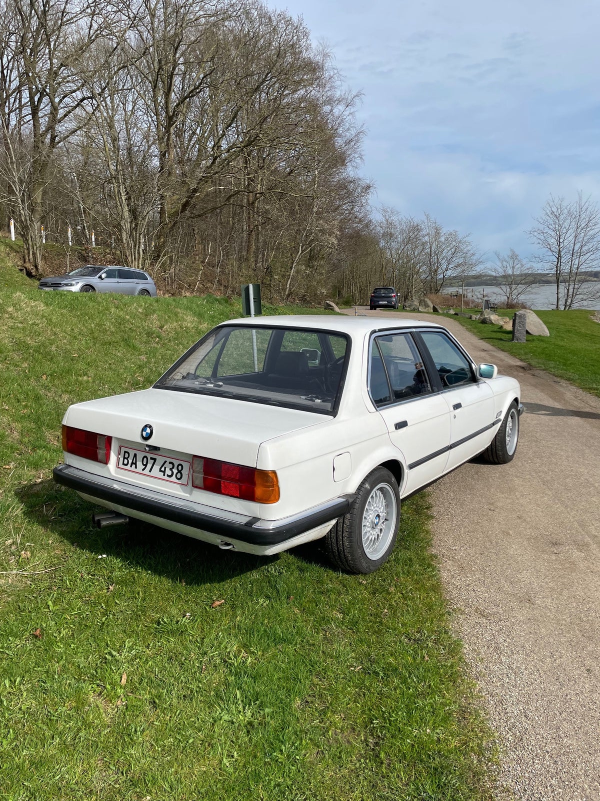 BMW 320i 2,0 Benzin modelår 1987 km 370000 Hvid service ok