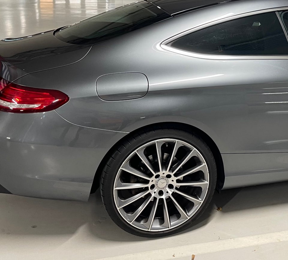 Mercedes C200 2,0 Coupé Benzin modelår 2016 km 84000 Grå ABS