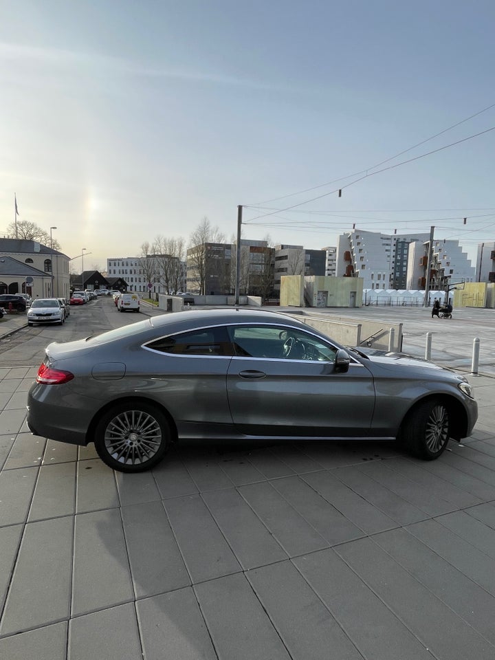 Mercedes C200 2,0 Coupé Benzin modelår 2016 km 84000 Grå ABS
