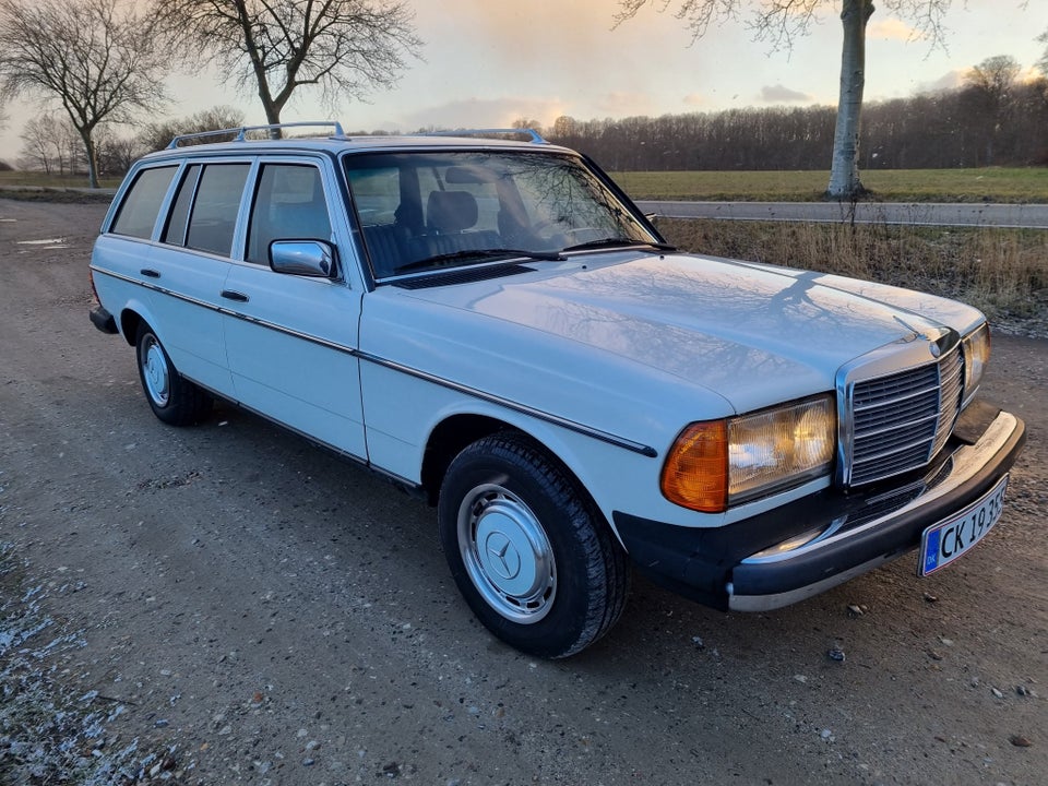 Mercedes 300 3,0 TD stc. Diesel modelår 1984 km 240000 Hvid