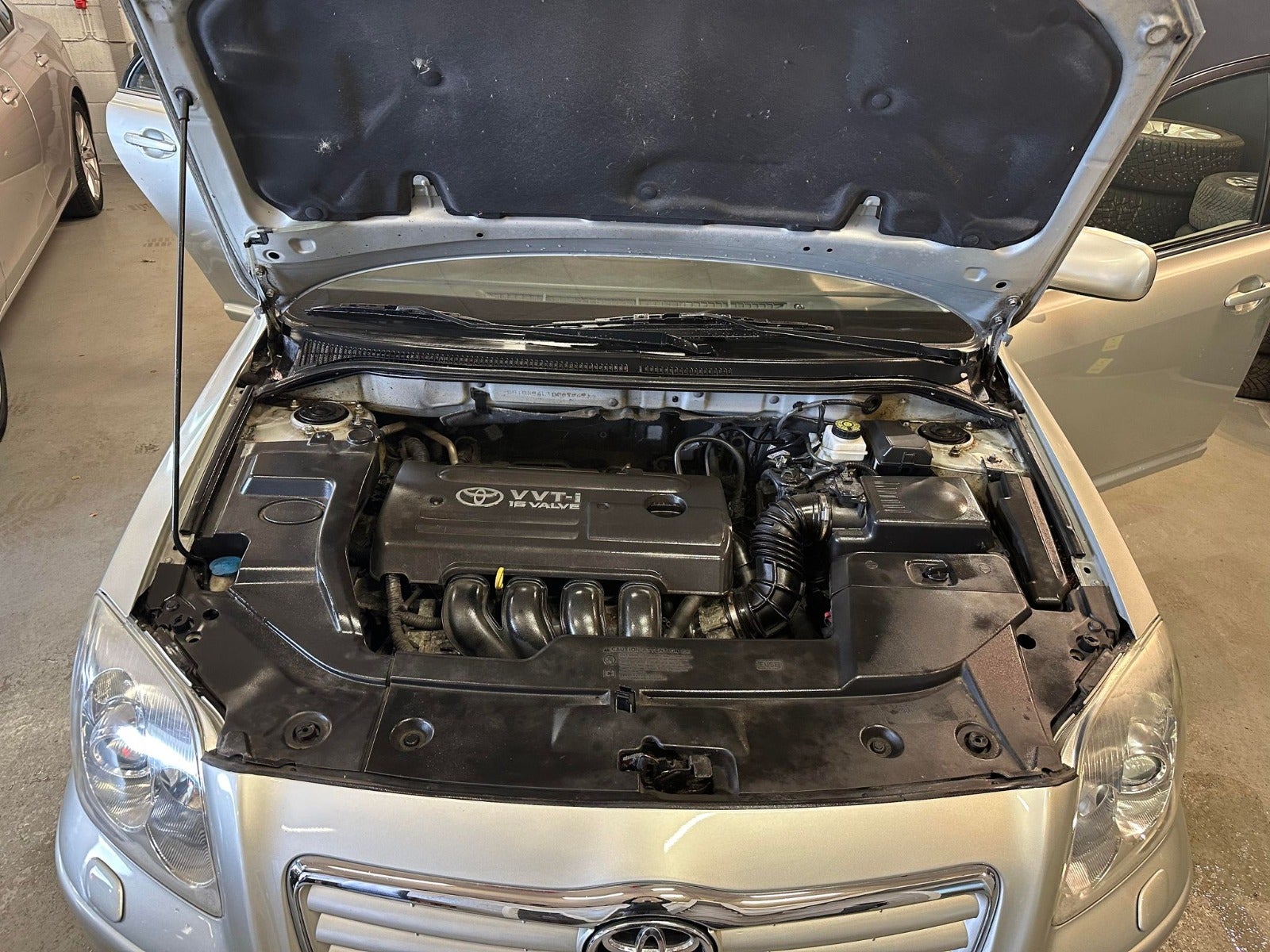 Toyota Avensis 1,8 VVT-i Sol Benzin modelår 2004 km 143000