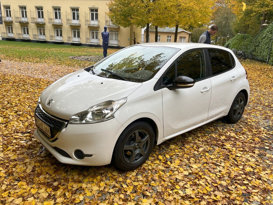 Peugeot 208 1,2 VTi Active Benzin modelår 2012 km 251000 Hvid