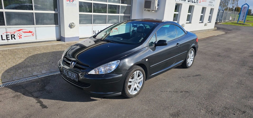 Peugeot 307 2,0 16V CC Benzin modelår 2004 km 114000 Sort