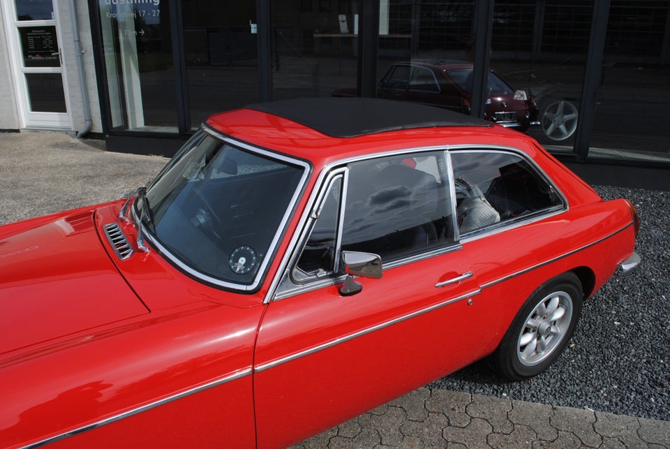 MG B 1,8 GT Benzin modelår 1972 km 38000 Rød