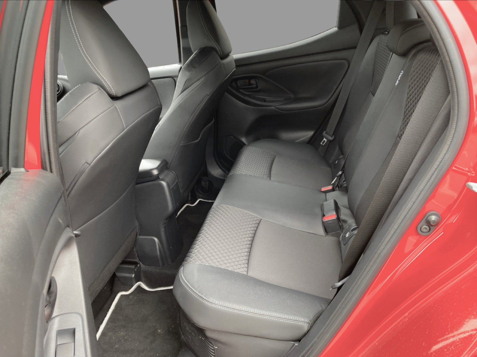 Toyota Yaris 1,5 Hybrid Style e-CVT Benzin aut.
