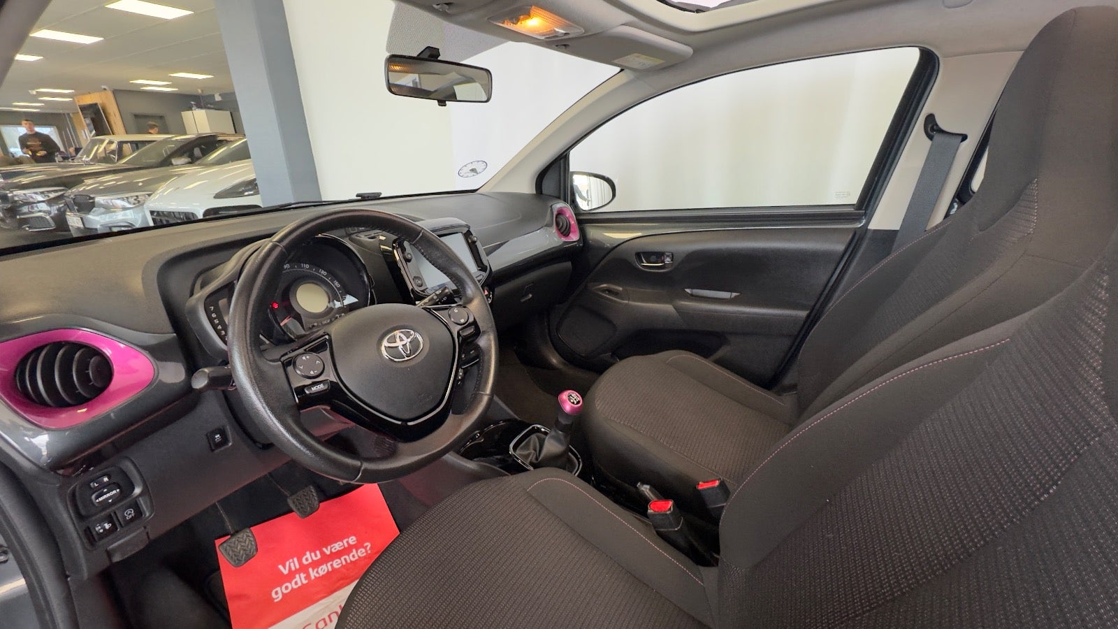 Toyota Aygo 1,0 VVT-i x-play Sky Benzin modelår 2020 km
