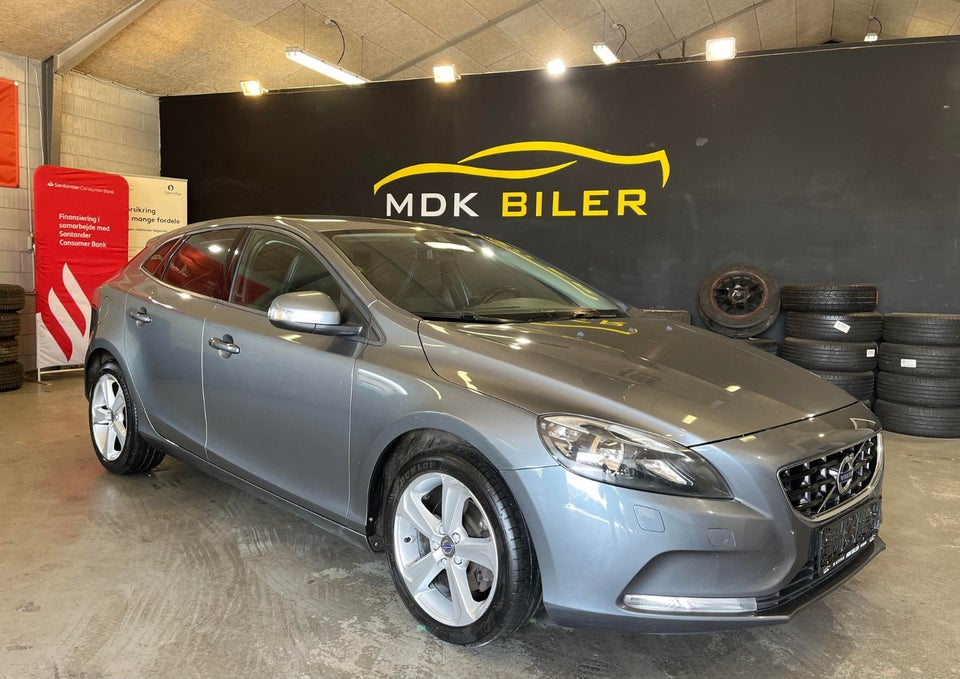 Volvo V40 1,6 T2 120 Kinetic Benzin modelår 2015 km 193000