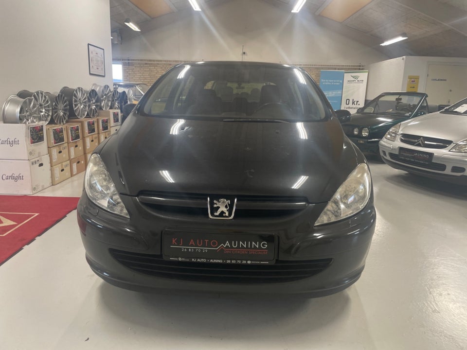 Peugeot 307 2,0 Griffe Benzin modelår 2005 km 234000 Sort