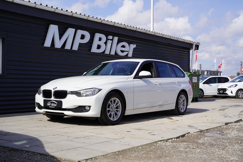 BMW 320d 2,0 Touring Diesel modelår 2015 km 187000 Hvid træk