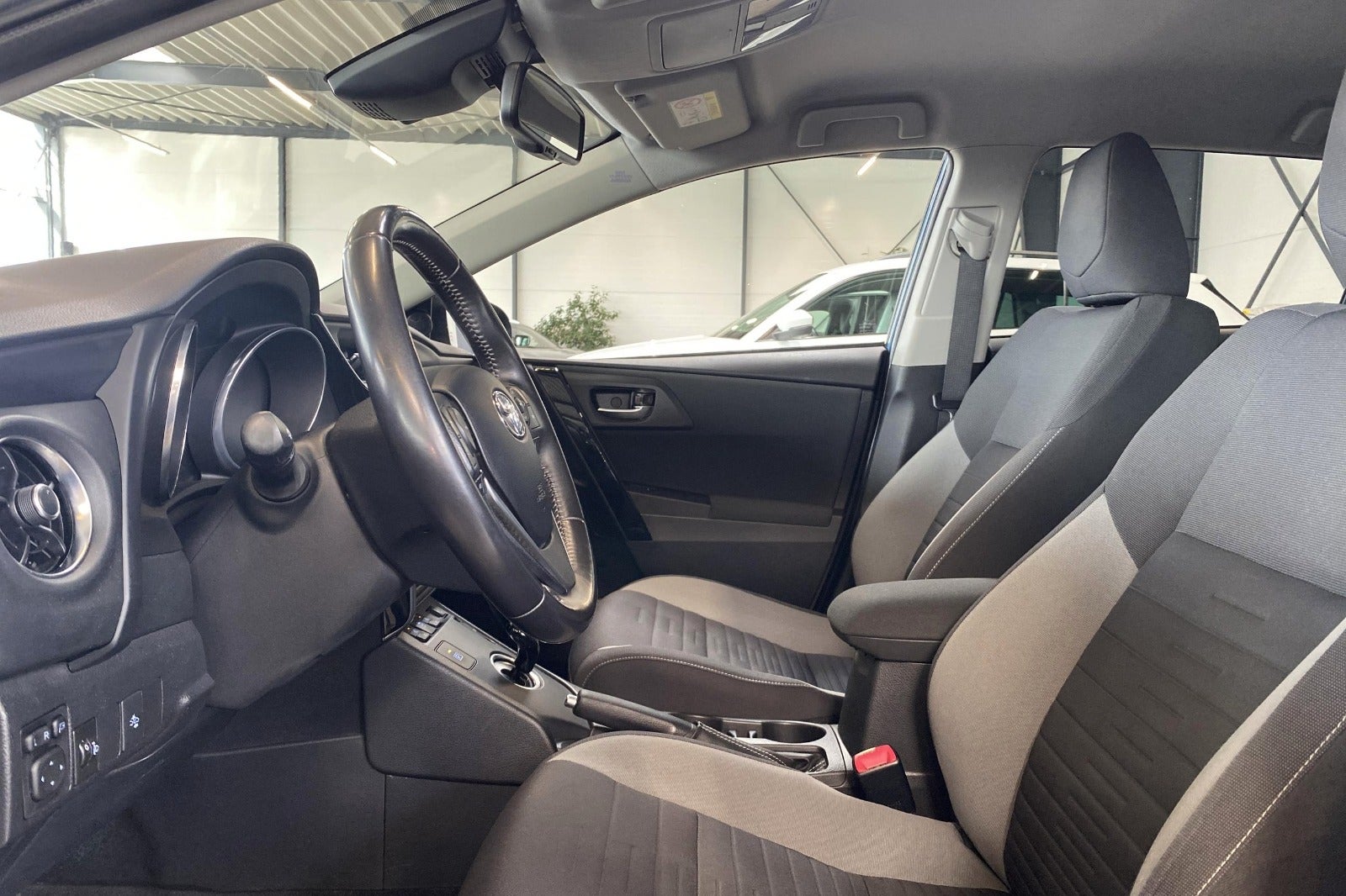 Toyota Auris 1,8 Hybrid H2 Comfort CVT Benzin aut.