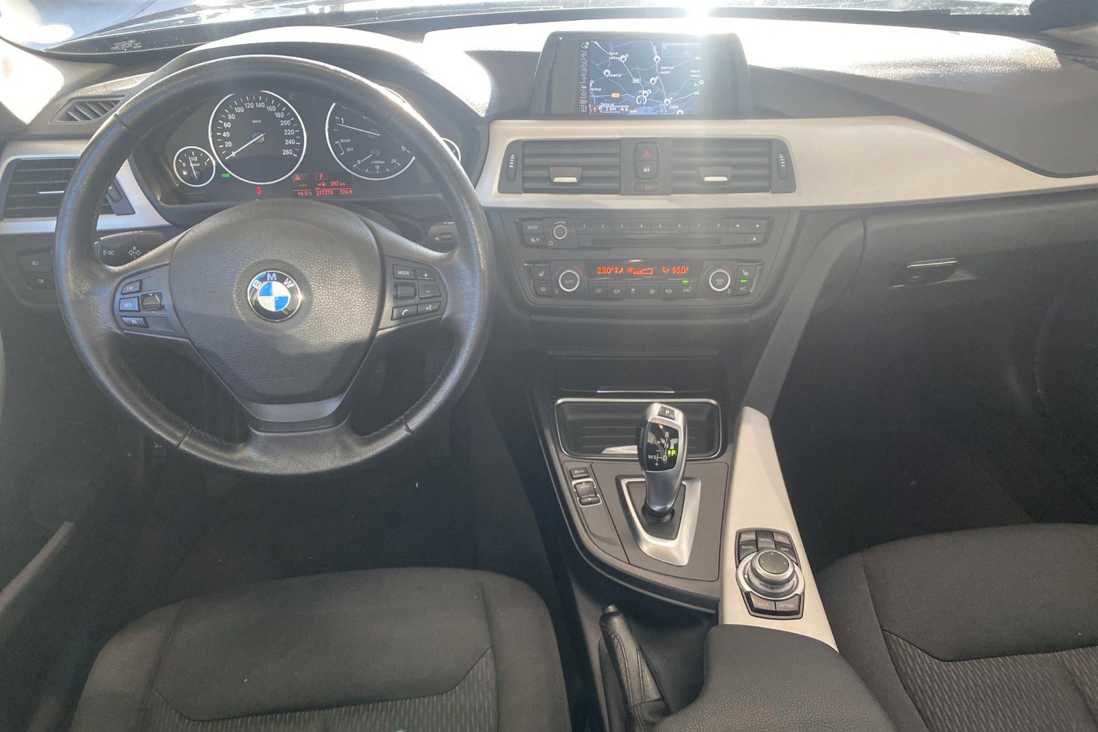 BMW 320d 2,0 aut. Diesel aut. Automatgear modelår 2015 km