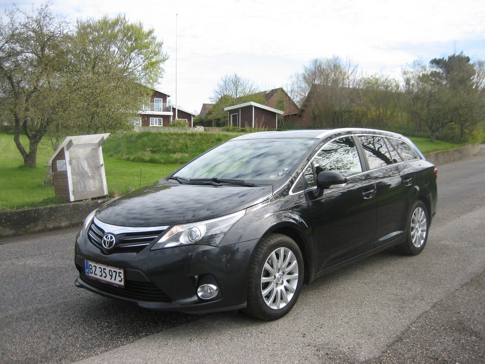 Toyota Avensis 1,8 VVT-i T2 Premium stc. Benzin modelår 2015