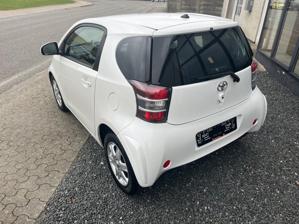 Toyota iQ 1,0 VVT-i Q2 CVT Benzin aut. Automatgear modelår