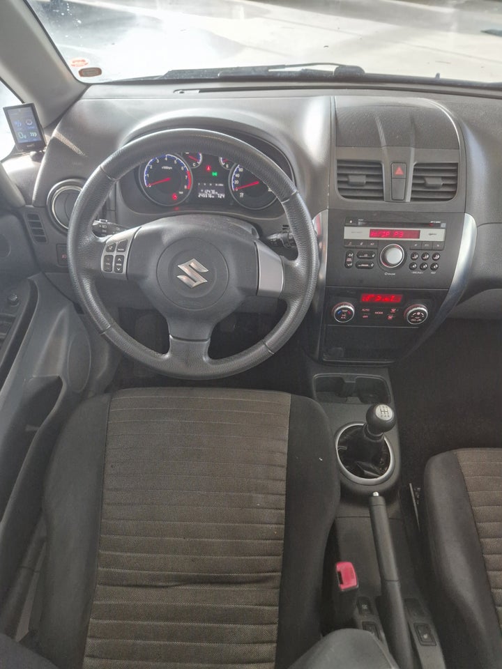 Suzuki SX4 1,6 CombiBack Style Benzin modelår 2010 km 245576
