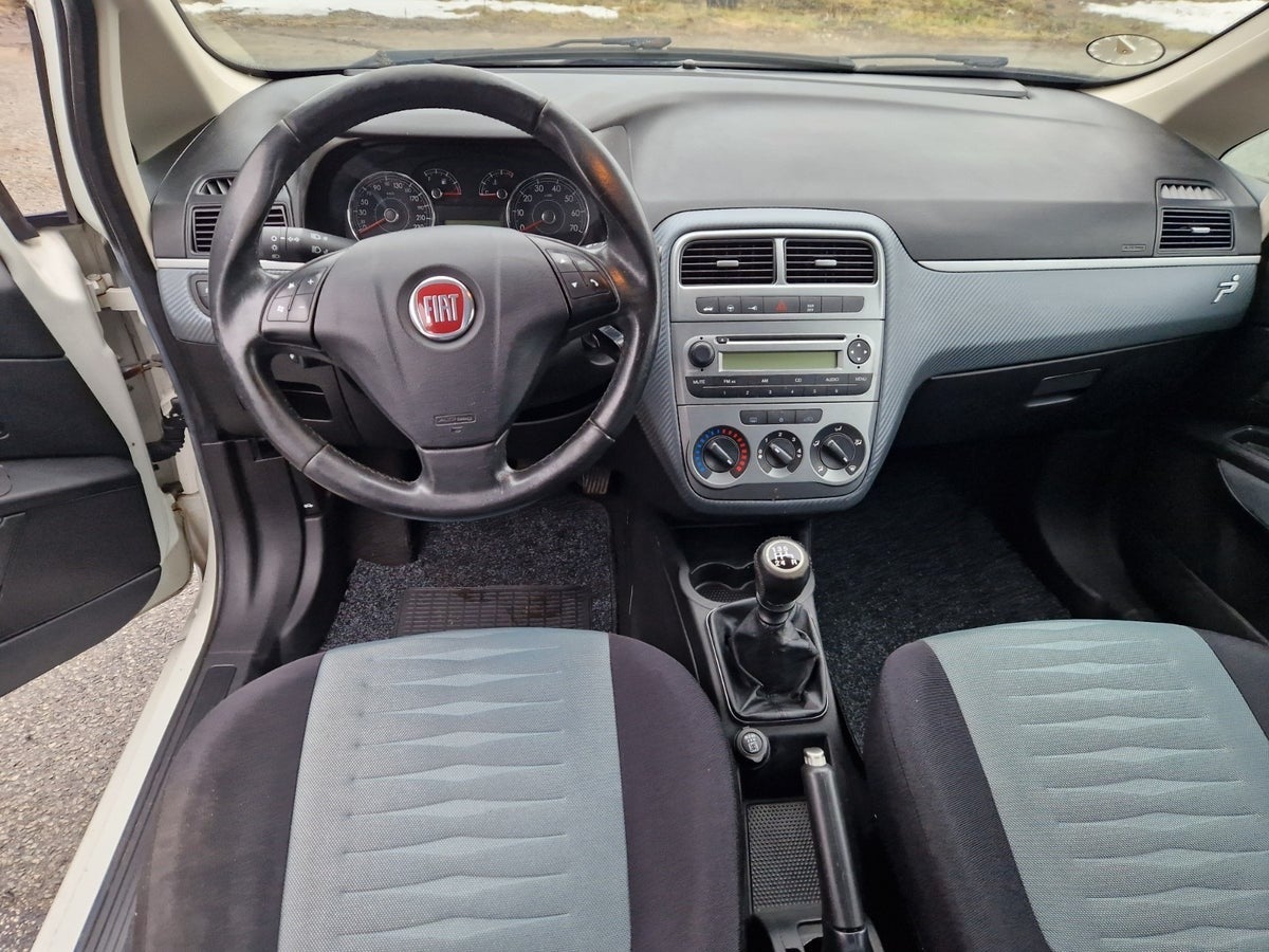 Fiat Grande Punto 1,4 Dynamic Benzin modelår 2010 km 304000