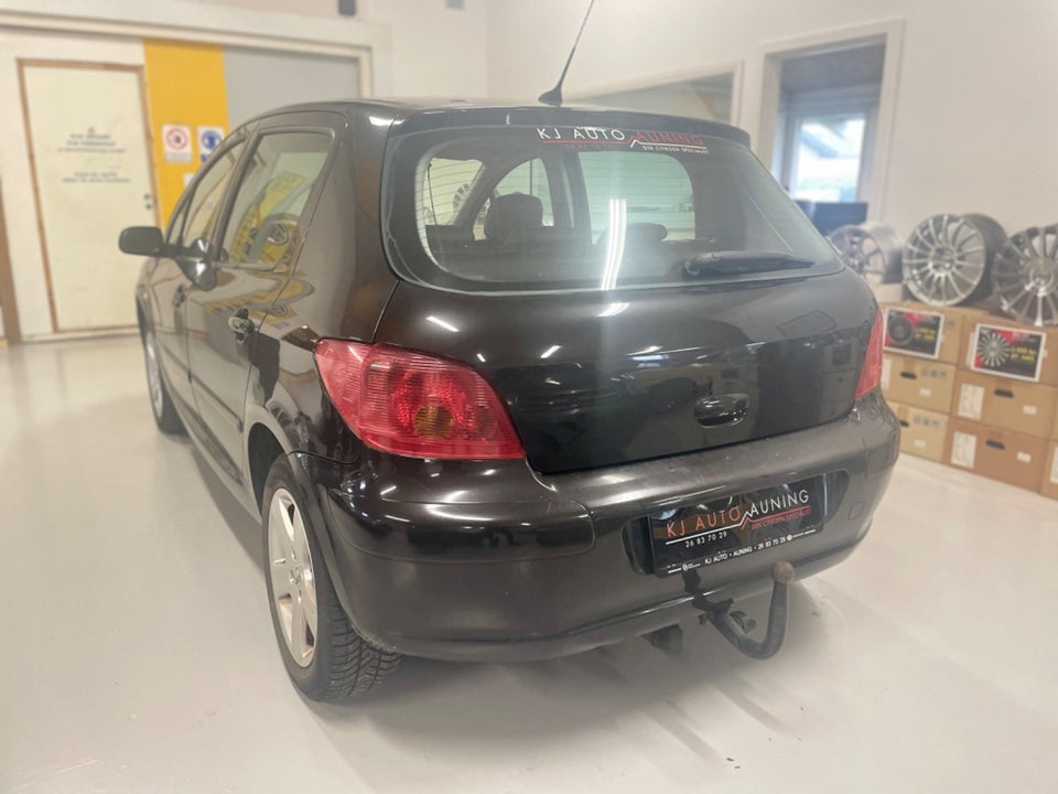 Peugeot 307 2,0 Griffe Benzin modelår 2005 km 234000 Sort