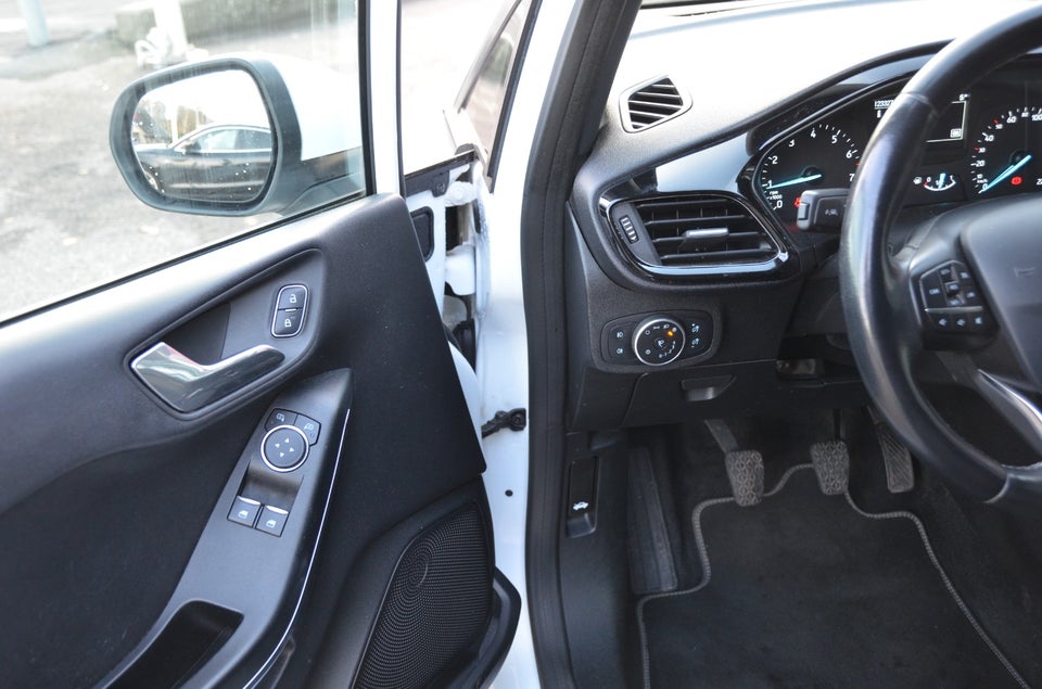Ford Fiesta 1,0 EcoBoost Titanium Benzin modelår 2017 km