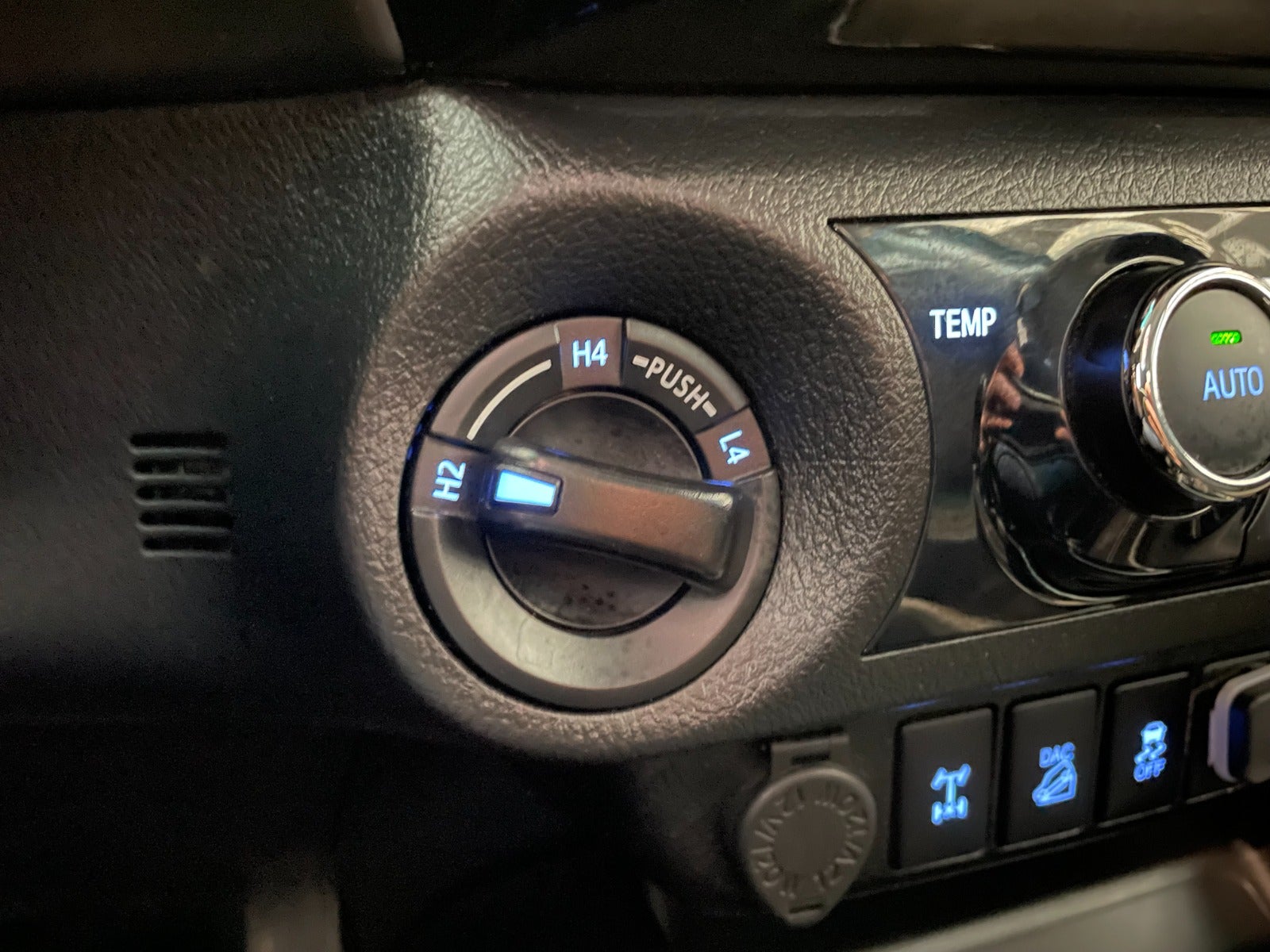 Toyota HiLux 2,4 D T3 Ex.Kab Diesel modelår 2020 Sort km