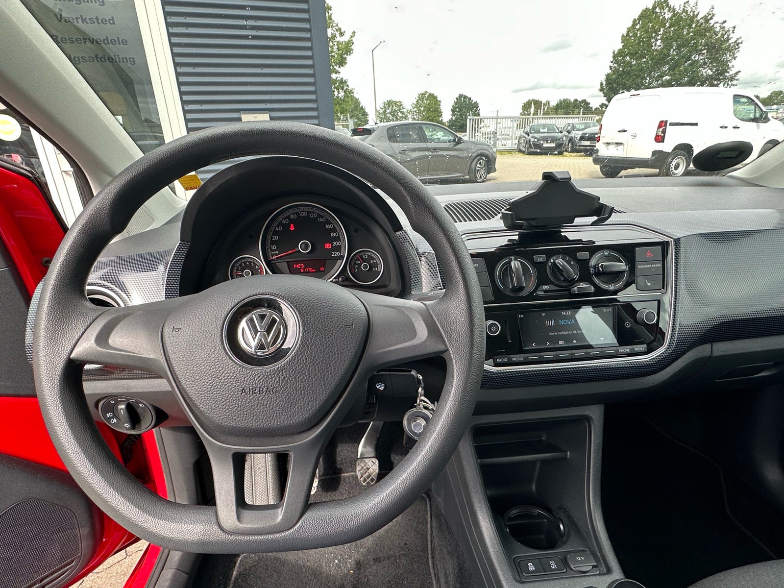 VW Up! 1,0 MPi 60 Move Up! BMT Benzin modelår 2017 km 81000 Rød