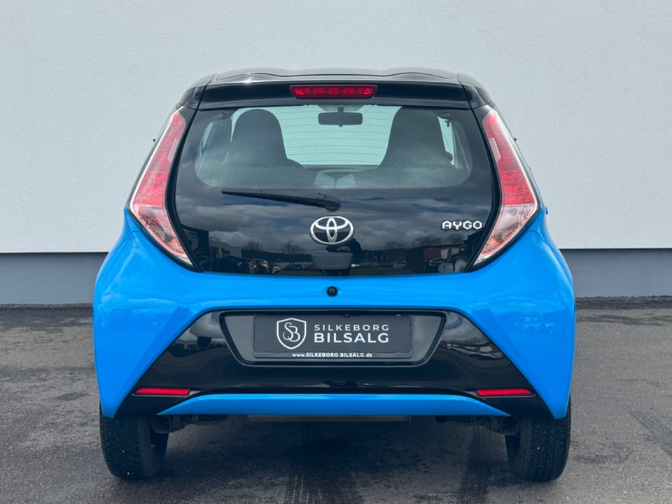 Toyota Aygo 1,0 VVT-i x-play x-touch Benzin modelår 2016 km