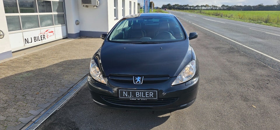 Peugeot 307 2,0 16V CC Benzin modelår 2004 km 114000 Sort