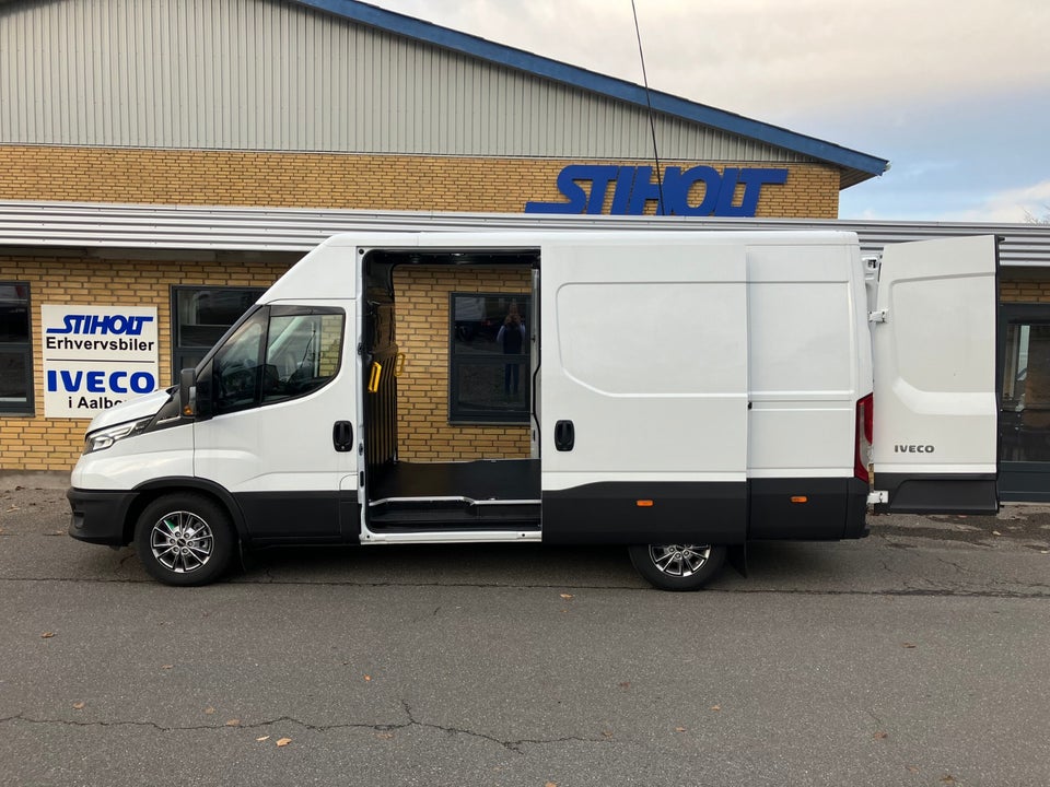 Iveco Daily 3,0 35S18 12m³ Van AG8 d Diesel aut. Automatgear