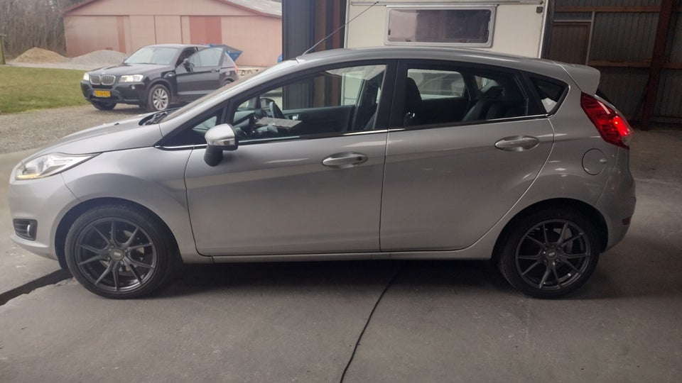 Ford Fiesta 1,0 SCTi 100 Titanium Benzin modelår 2014 km