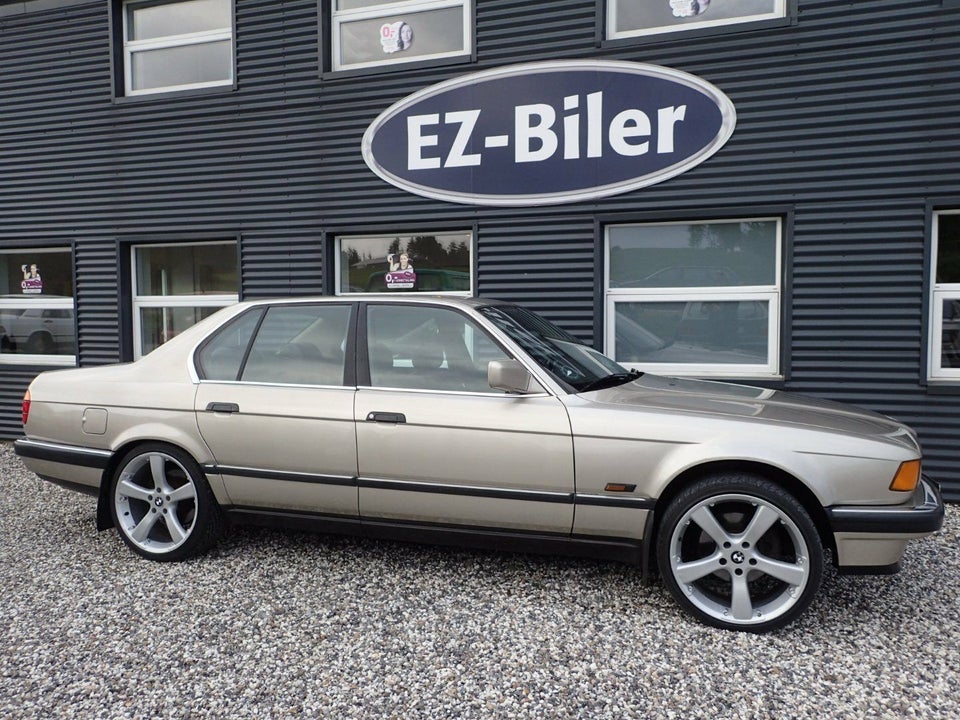 BMW 730i 3,0 Benzin modelår 1988 km 296000 Champagnemetal
