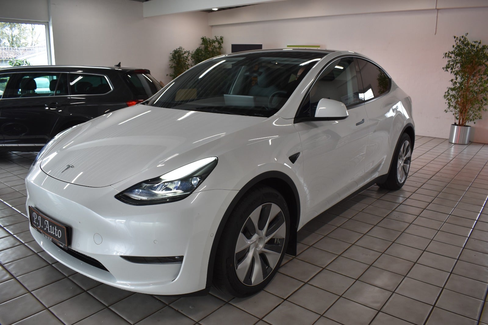 Tesla Model Y Long Range AWD El 4x4 4x4 aut. Automatgear modelår 2022 km  24000 Hvidmetal ABS airbag startspærre servostyring –  – Køb og Salg  af Nyt og Brugt