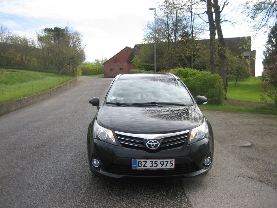 Toyota Avensis 1,8 VVT-i T2 Premium stc. Benzin modelår 2015