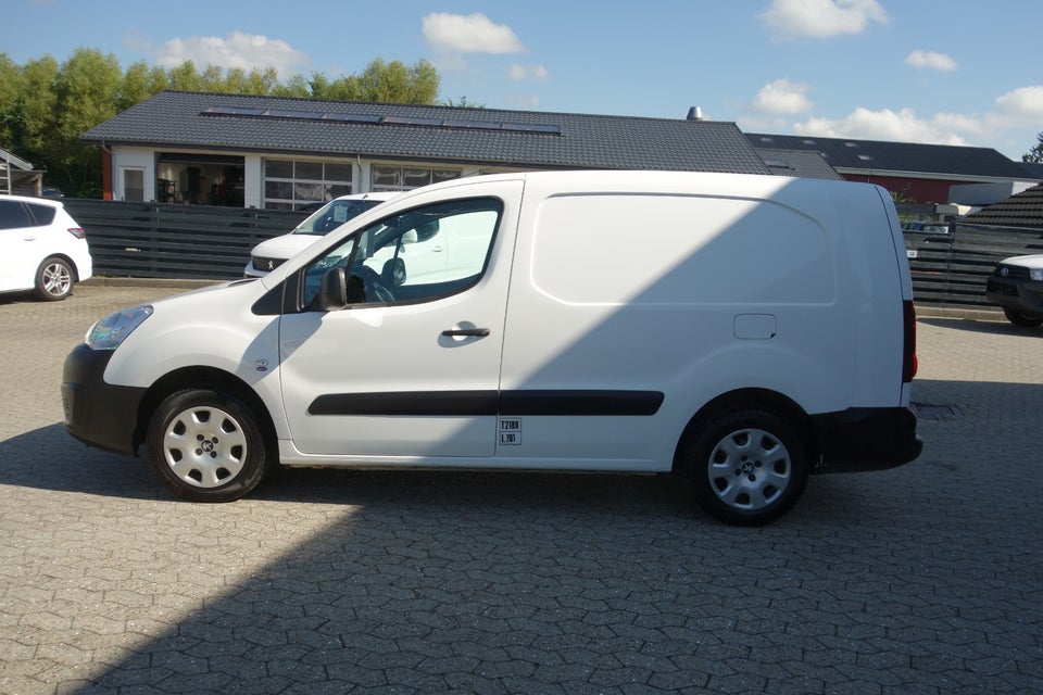 Peugeot Partner 1,6 BlueHDi 100 L2 Flex Van Diesel modelår