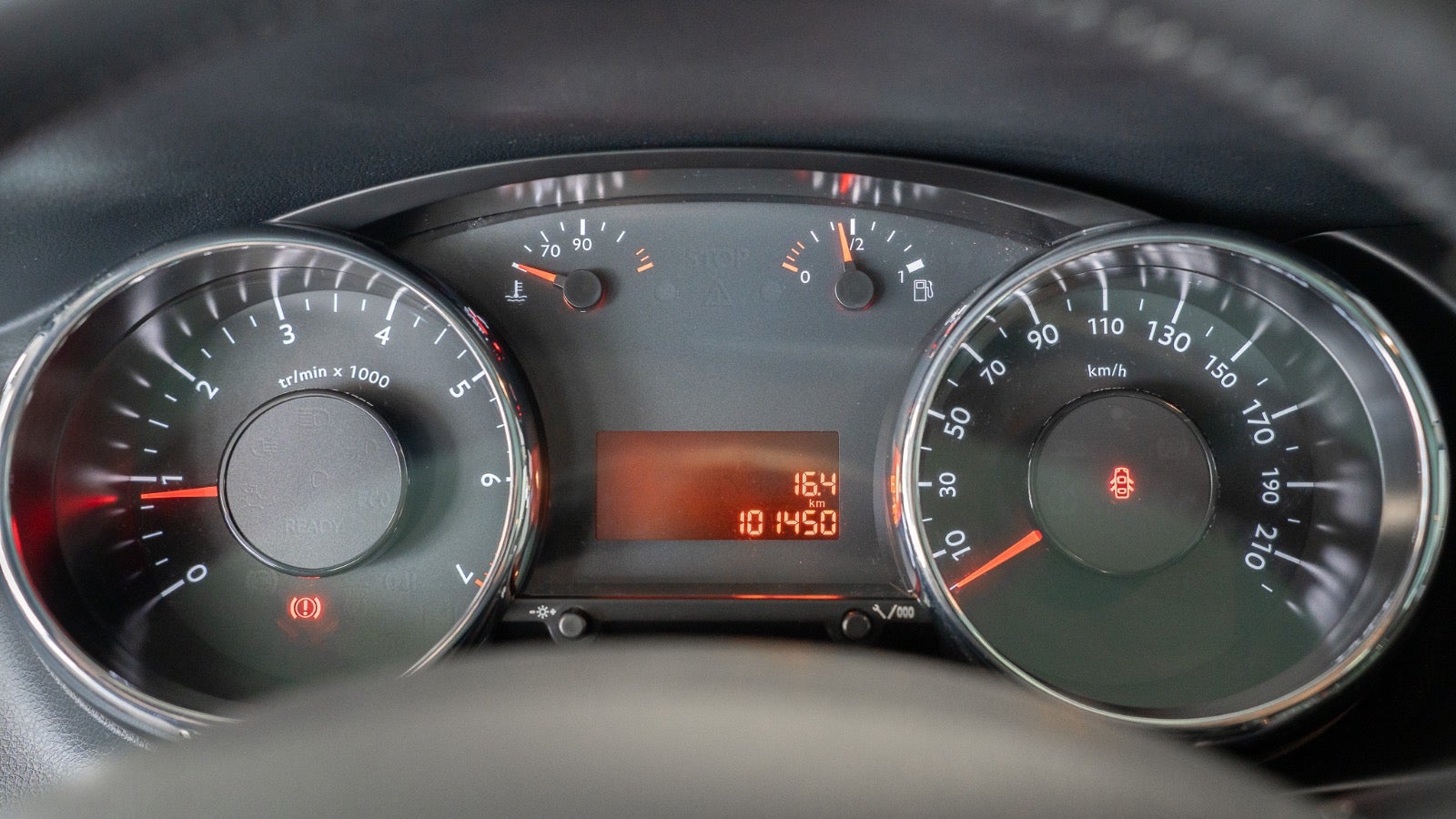 Peugeot 3008 1,2 e-THP 130 Active Benzin modelår 2015 km