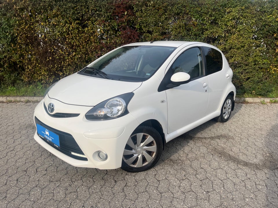 Toyota Aygo 1,0 VVT-i T2 Air Benzin modelår 2012 km 84000 Hvid