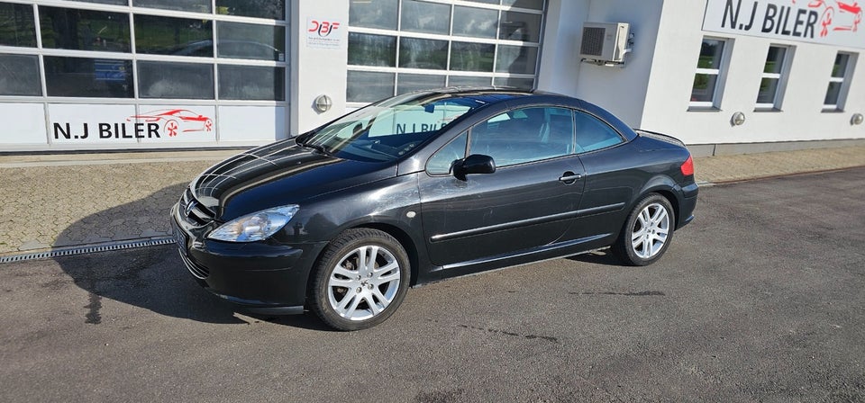 Peugeot 307 2,0 16V CC Benzin modelår 2004 km 114000 Sort