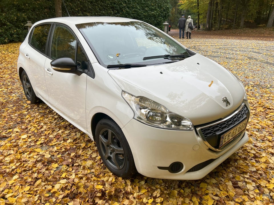 Peugeot 208 1,2 VTi Active Benzin modelår 2012 km 251000 Hvid