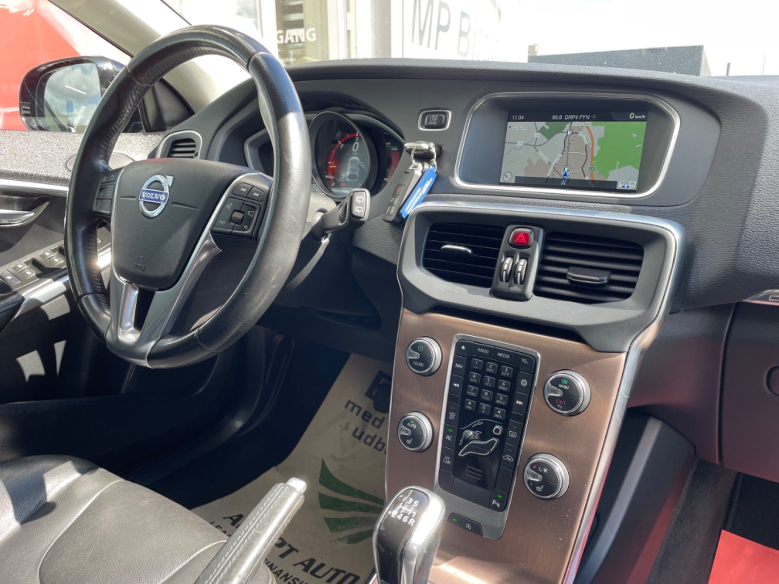 Volvo V40 2,0 D3 150 Momentum Van Diesel modelår 2016 Sort km