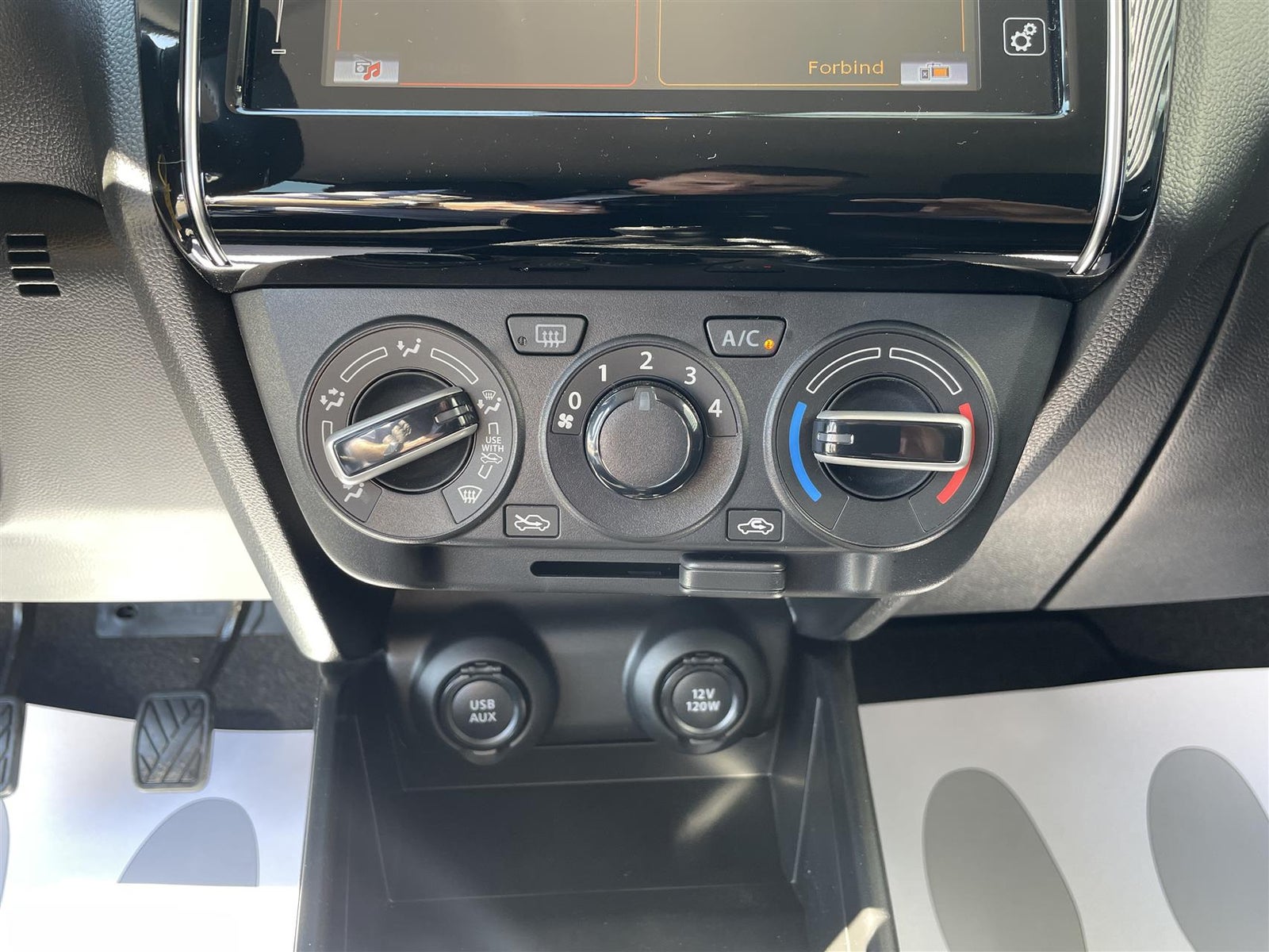 Suzuki Swift 1,2 mHybrid Action Benzin modelår 2023 km