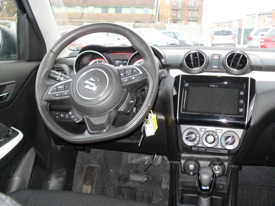 Suzuki Swift 1,2 mHybrid Action CVT Benzin aut. Automatgear