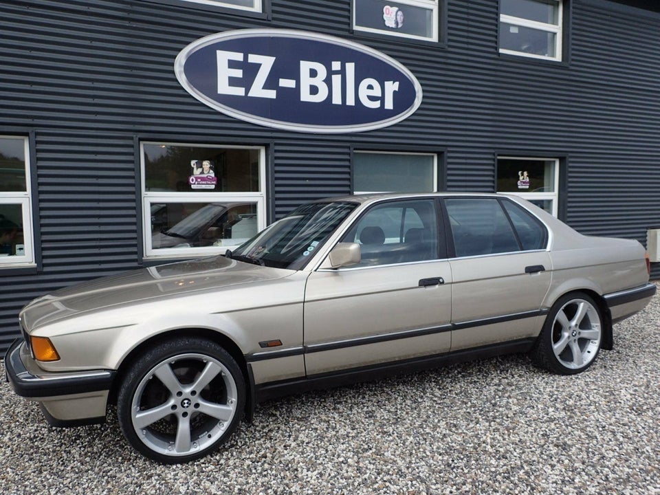BMW 730i 3,0 Benzin modelår 1988 km 296000 Champagnemetal