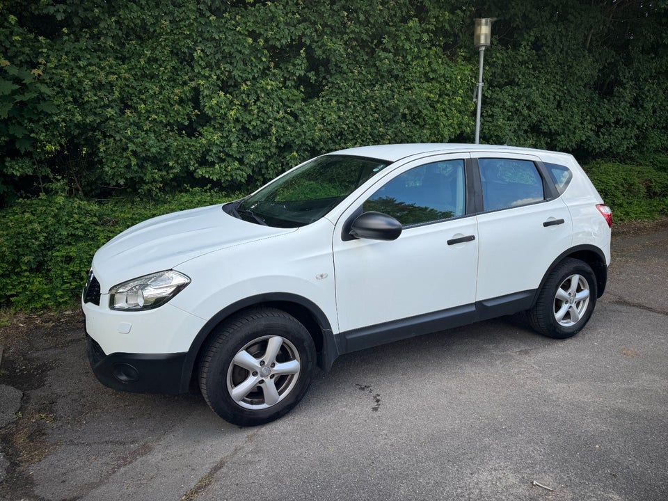 Nissan Qashqai 1,6 Visia Benzin modelår 2013 km 159000