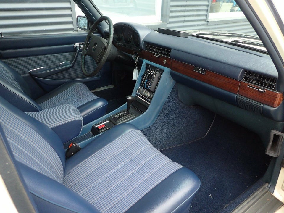 Mercedes 280 S 2,8 Benzin modelår 1978 km 37000 Beige nysynet