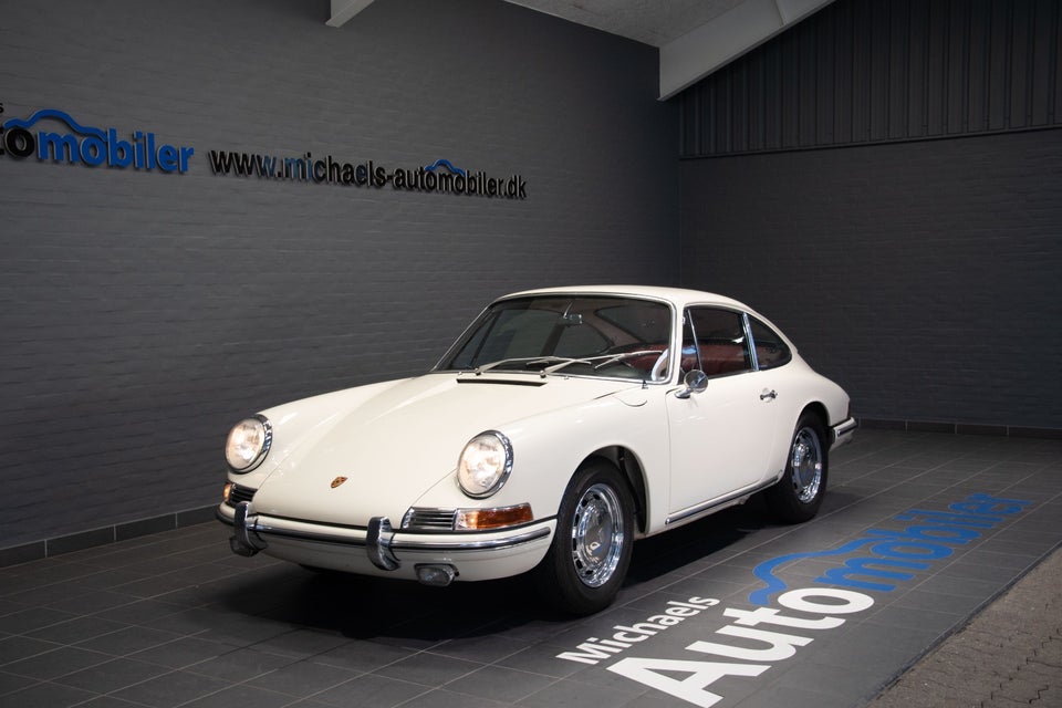 Porsche 911 2,0 Coupé Benzin modelår 1967 km 46000 Hvid