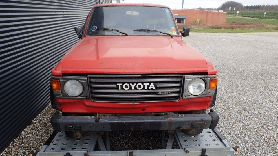 Toyota Land Cruiser 4,0 D Van Diesel modelår 1984 Rød km