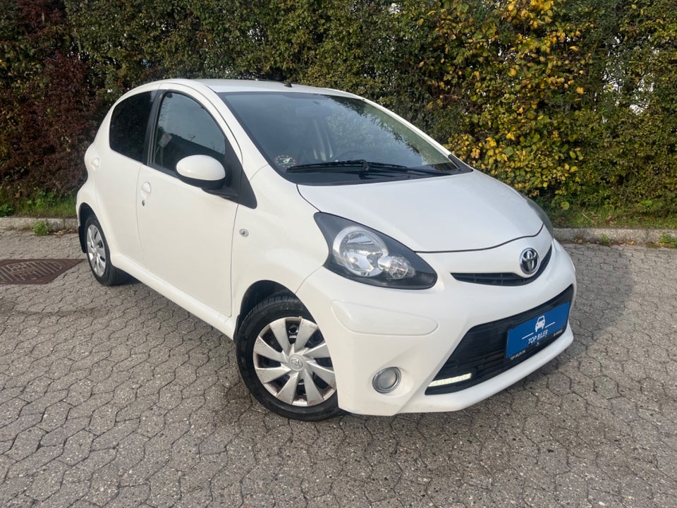 Toyota Aygo 1,0 VVT-i T2 Air Benzin modelår 2012 km 84000 Hvid