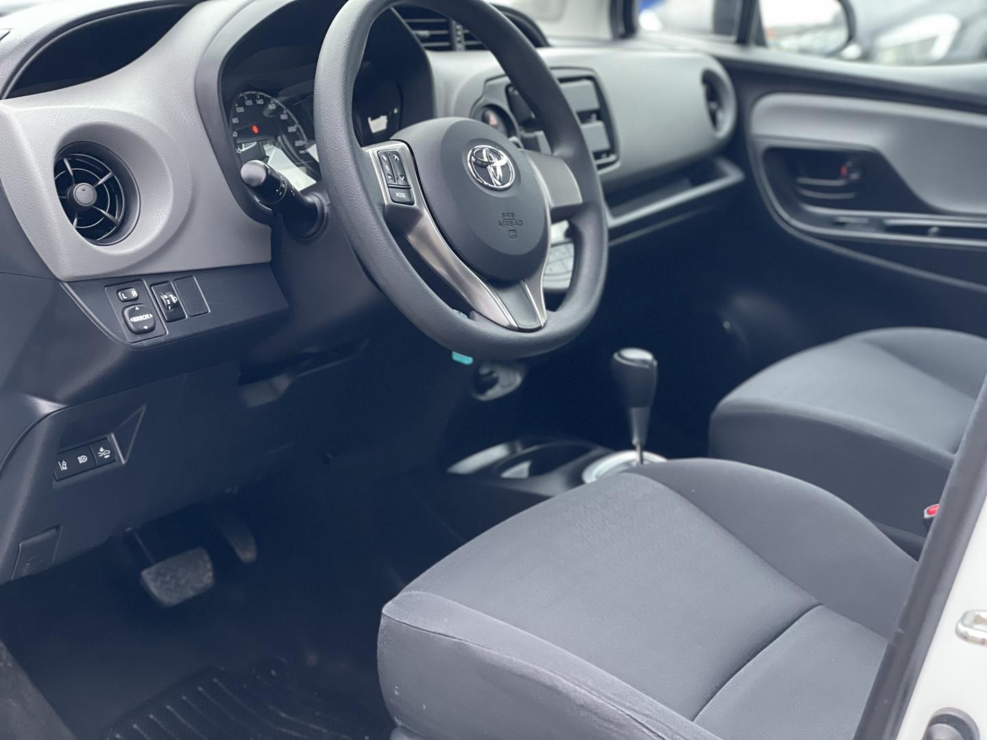 Toyota Yaris 1,5 Hybrid H1 e-CVT Benzin aut. Automatgear