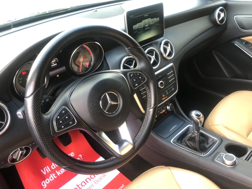Mercedes CLA200 1,6 Shooting Brake Benzin modelår 2015 km